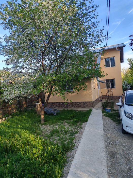 Casa Răzvad, la 5 km de Târgoviște, zonă foarte bună și liniștită