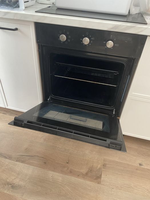 Продаю духовку встроенную