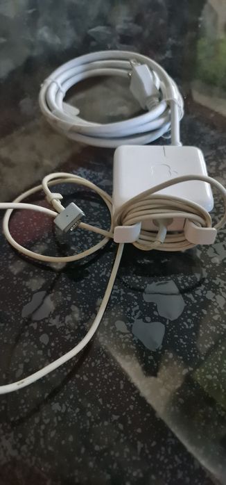 Продам зарядку от мак бука