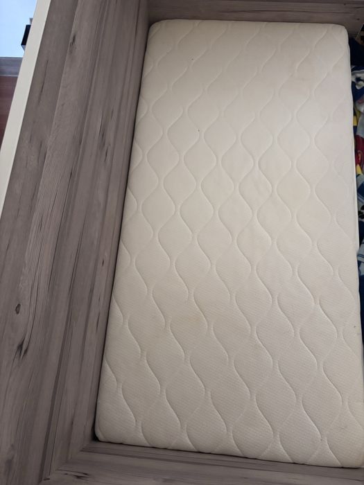 Детско креватче с люлеещ механизъм+матрак