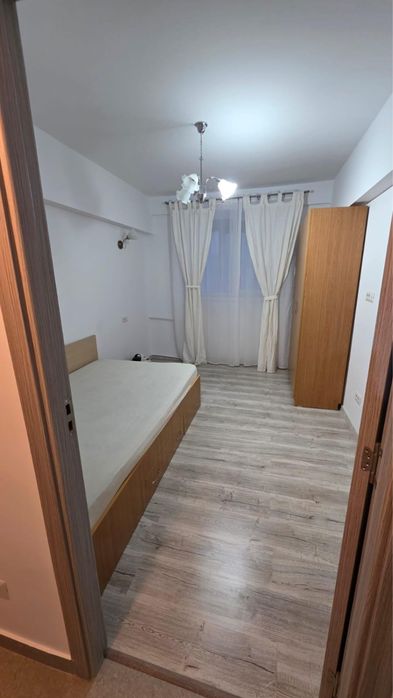 Inchiriez apartament 3 camere