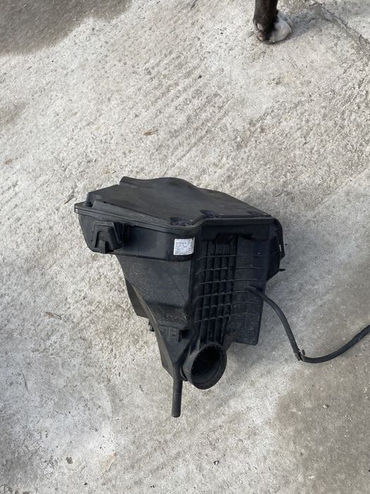 Carcasa filtru aer Audi A4 A5 B8 2.0 2.7 3.0