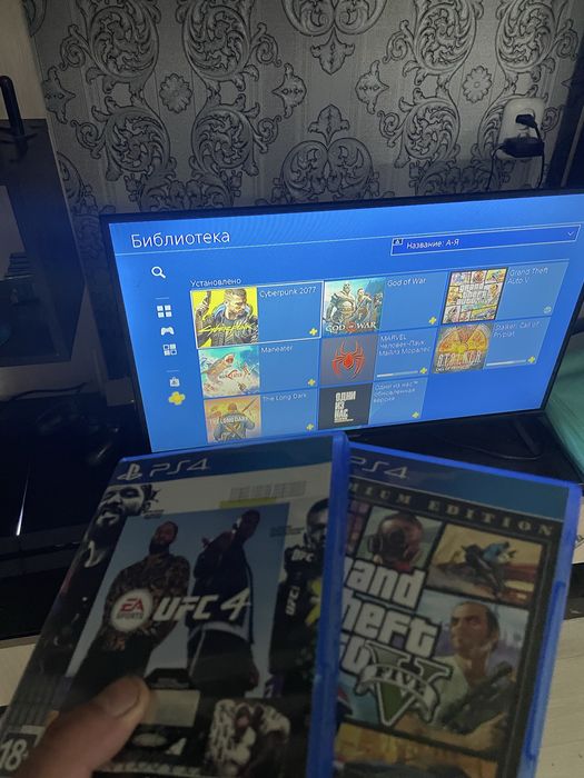 Продам PlayStation 4
