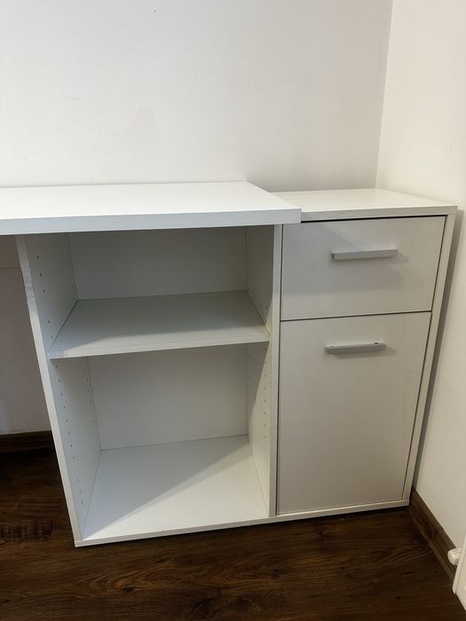 Birou cu spatiu de depozitare