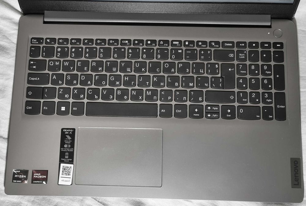 Lenovo IdeaPad 15.6" / 8GB RAM / 256GB SSD / Отличен / Готов за работа