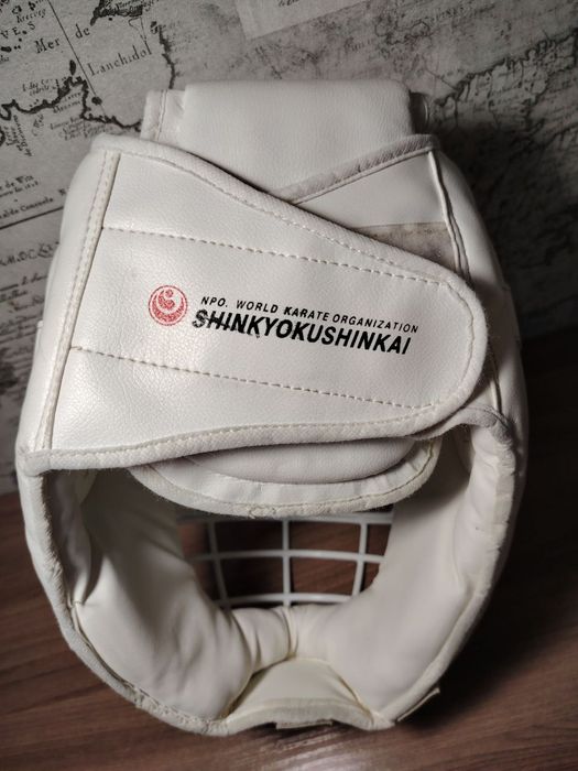 Шлем для единоборств.