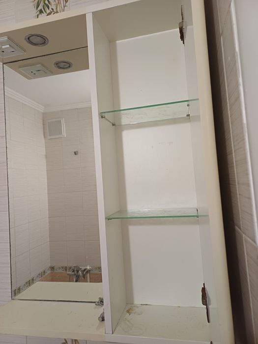 Шкаф с зеркалом для ванной