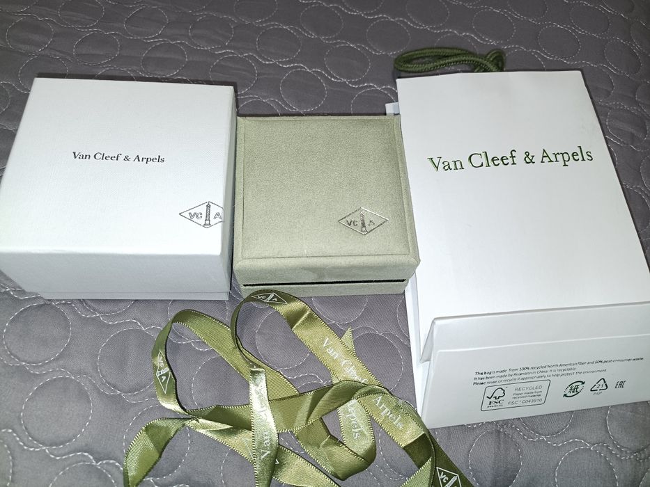 Продам набор серебро 925. Новое . Уступлю