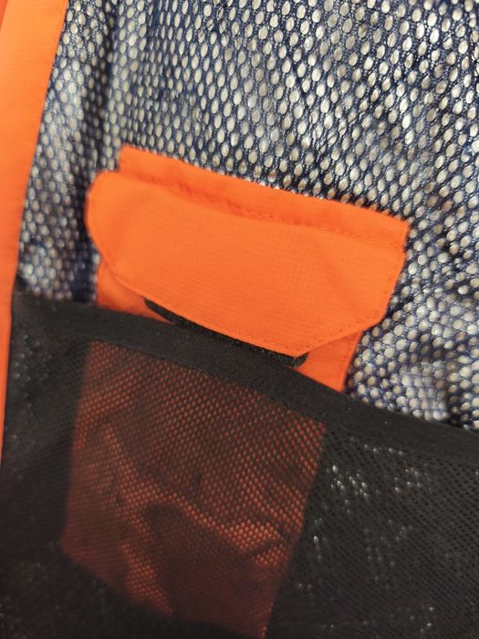 Зимно дамско яке Л размер,оргинално 55 лв е