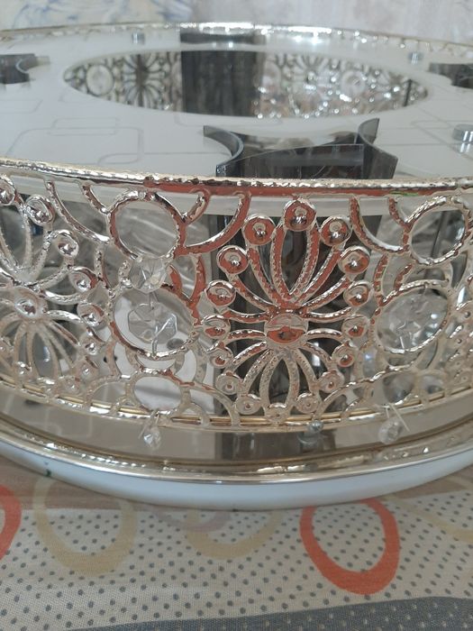 Музыкальная люстра с разными подсветками.