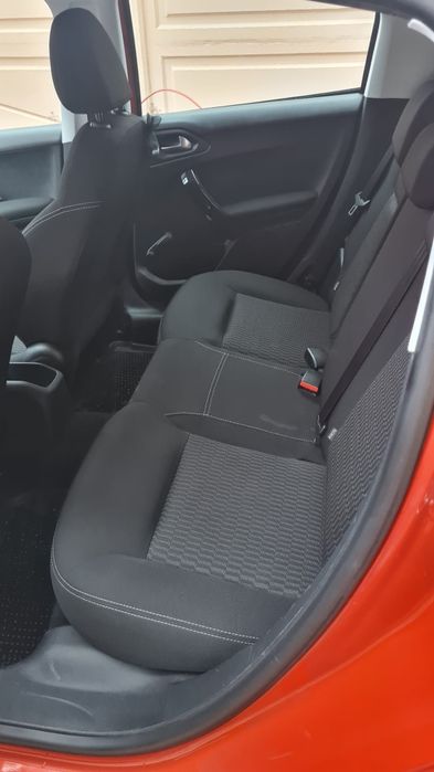 Se vinde Peugeot 208