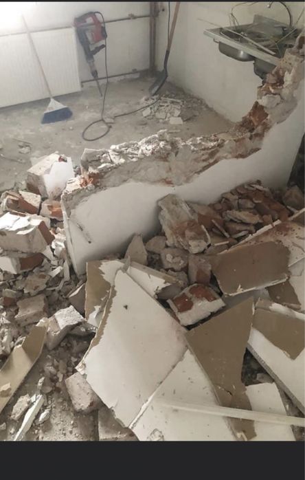 DECOPERTARI , Debarasāri moloz si  moluz decopertāri, echipā rapidā