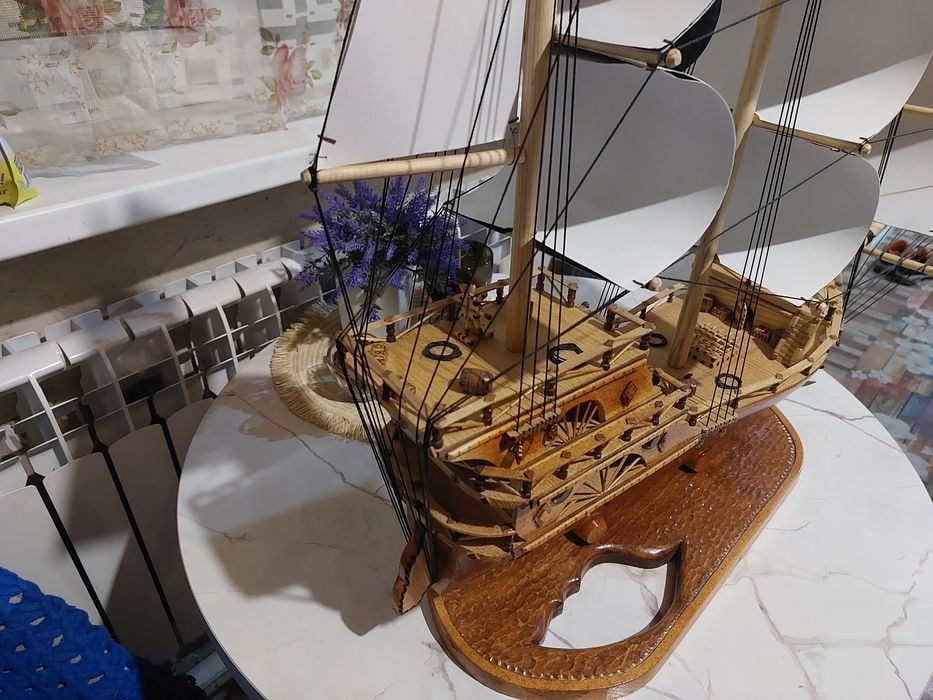 Корабль  сувенир из дерева