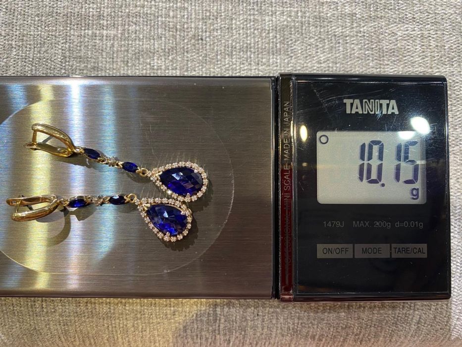 Продам золотые серьги с бриллиантами