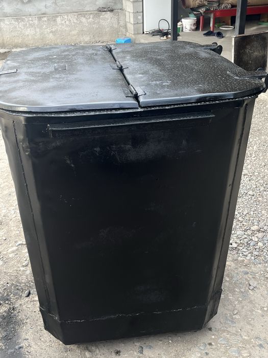 Мусорный бак б/у