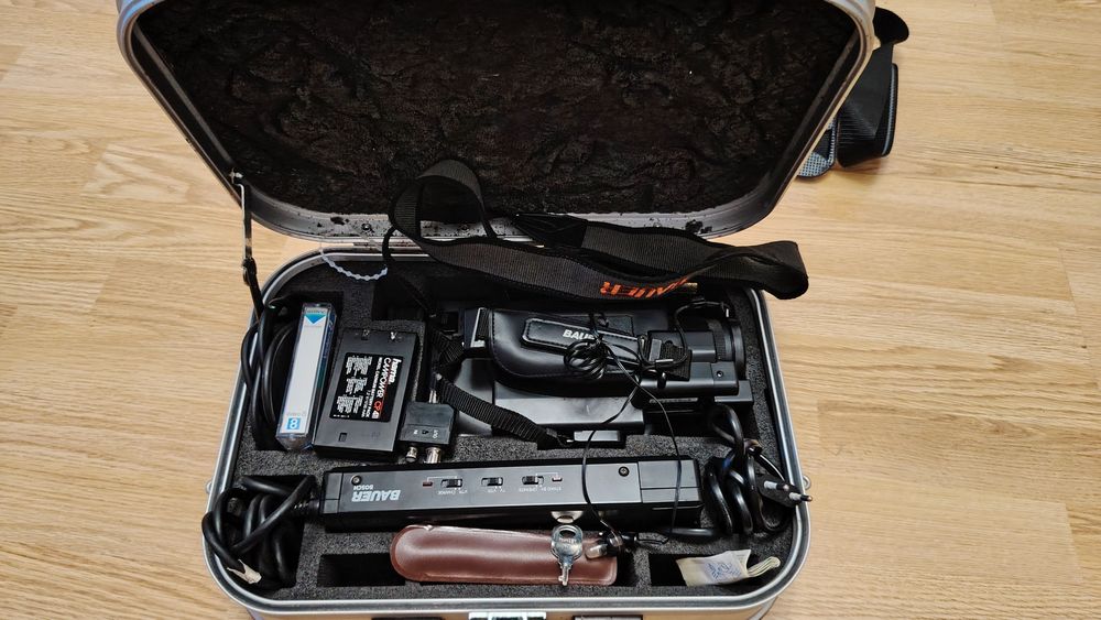 Vând cameră video analogică vintage Video8 – Bauer VCC-816 AF