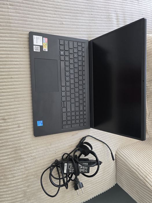 Laptop Dell Vostro 3520 Nou