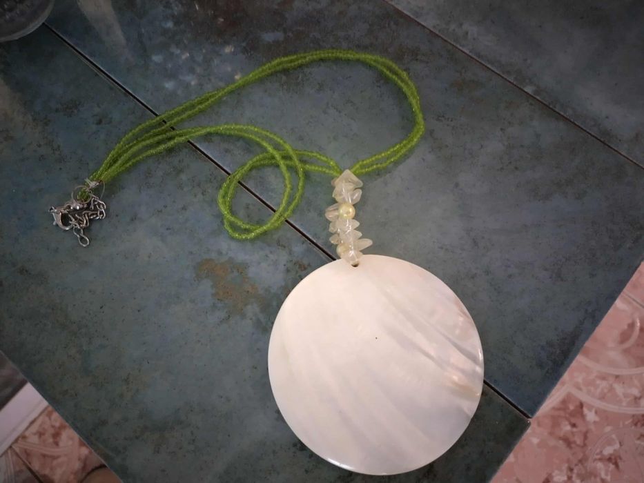 красива дамска огърлица