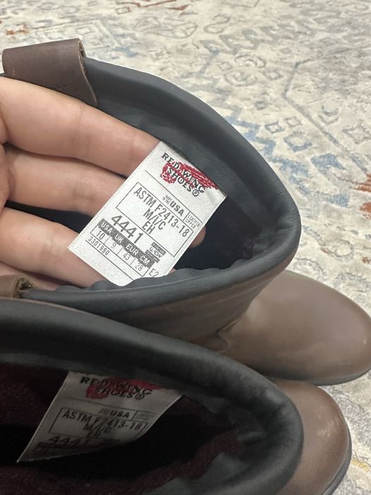 Продоется спец обувь RED WING