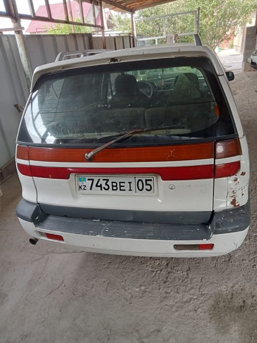 Мицубиси Спейс вагон