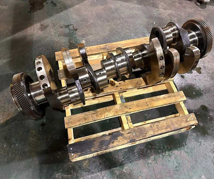 Vibrochenuri-arbori cotiți pentru motoarele utilajelor de construcții