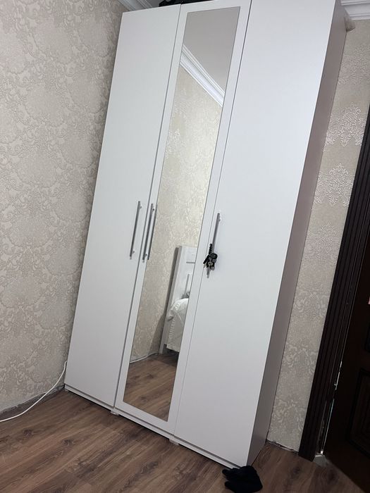 Продам комод, шкаф, кровать без матраса.