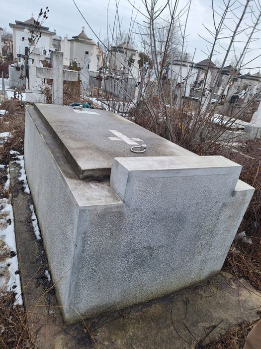 Vând cripta dubla nouă cimitirul Sfântul Gheorghe