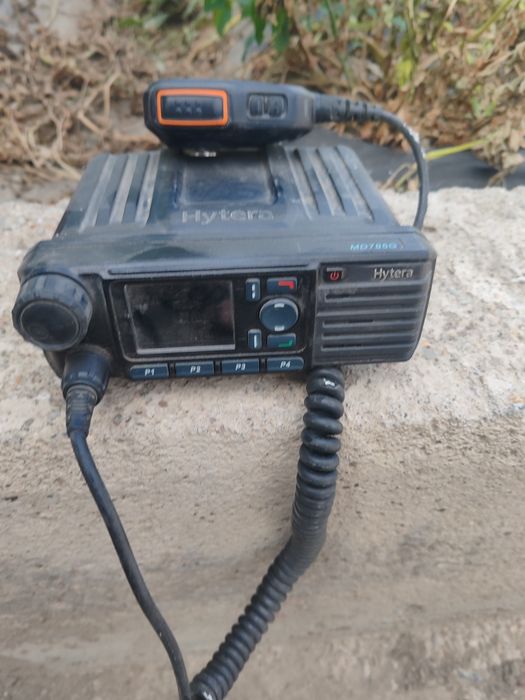 Продам авто рацию hytera