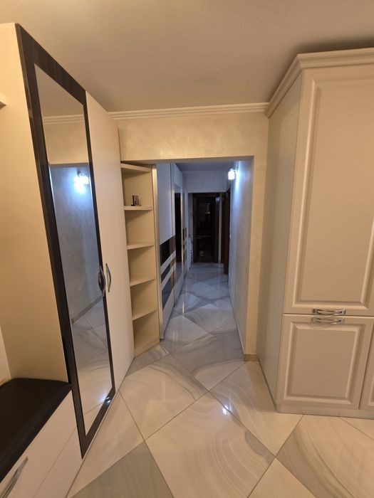 Închiriez apartament în Obcini