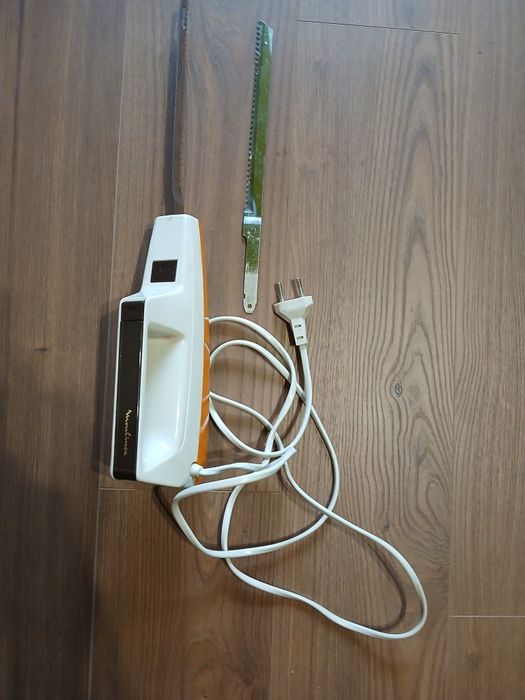 Електрически нож със два ножа