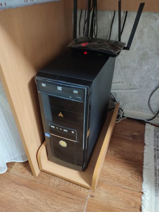 Продам стол и пк