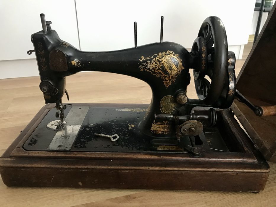 Vand masina cusut Singer