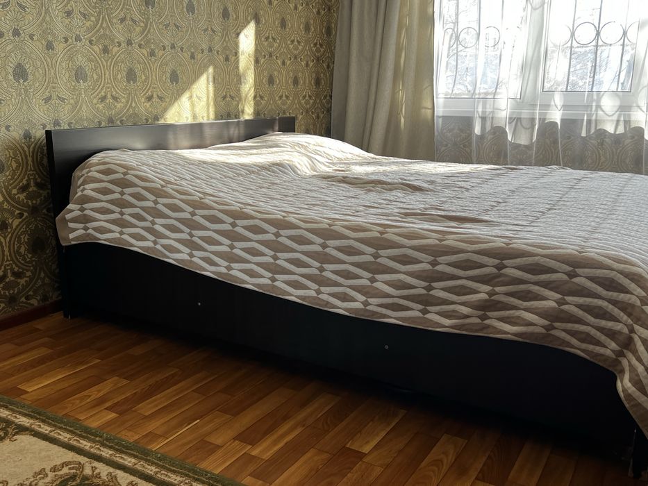 Спальный гарнитур (кровать и шкаф)