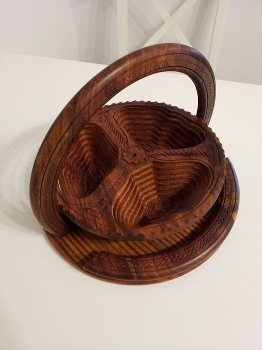 Platou din lemn exotic pt gustari.Pliabil. Nou.