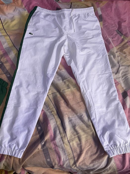 Продавам екип лакоста хл вижте в описанието