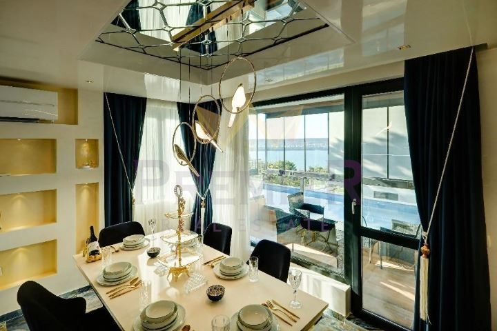 Дава се под наем Тристаен апартамент в Варна, Галата - 150 кв.м за 2500 € - Снимка #2