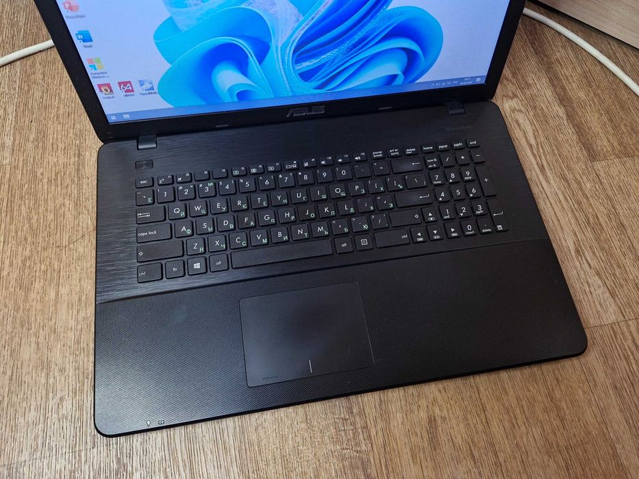 Большой 17д Asus i5-5500U 940m