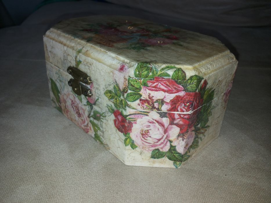 Кутия за бижута, нова,, идеална за подарък