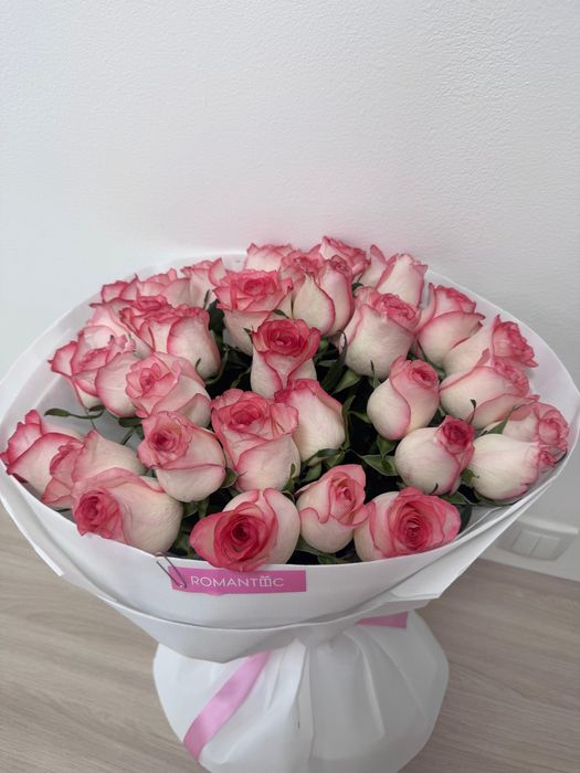 свежие цветы,розы 35 шт
