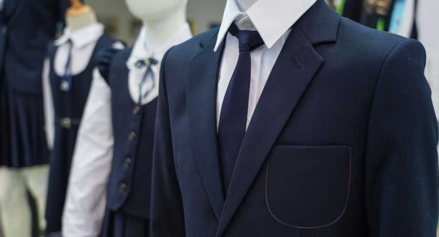 Продам школьную форму на мальчика б/у