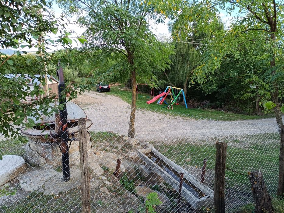 Căsuța din livadă de vânzare