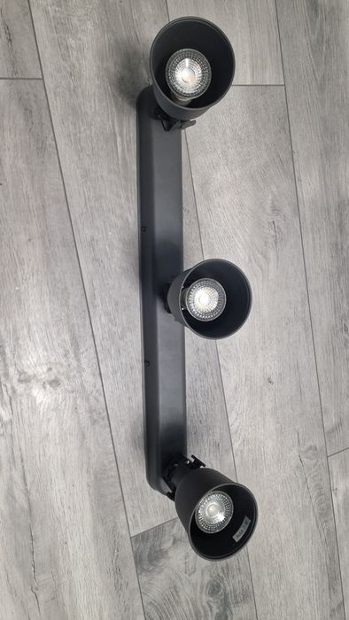 Plafoniera cu 3 spoturi