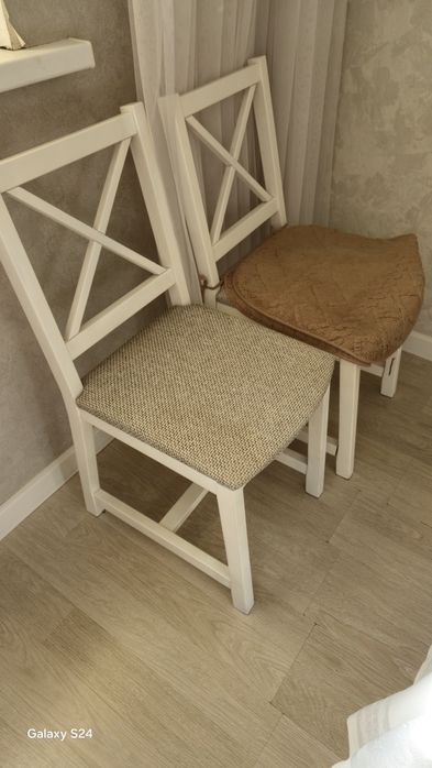 Кухонный стол и стулья