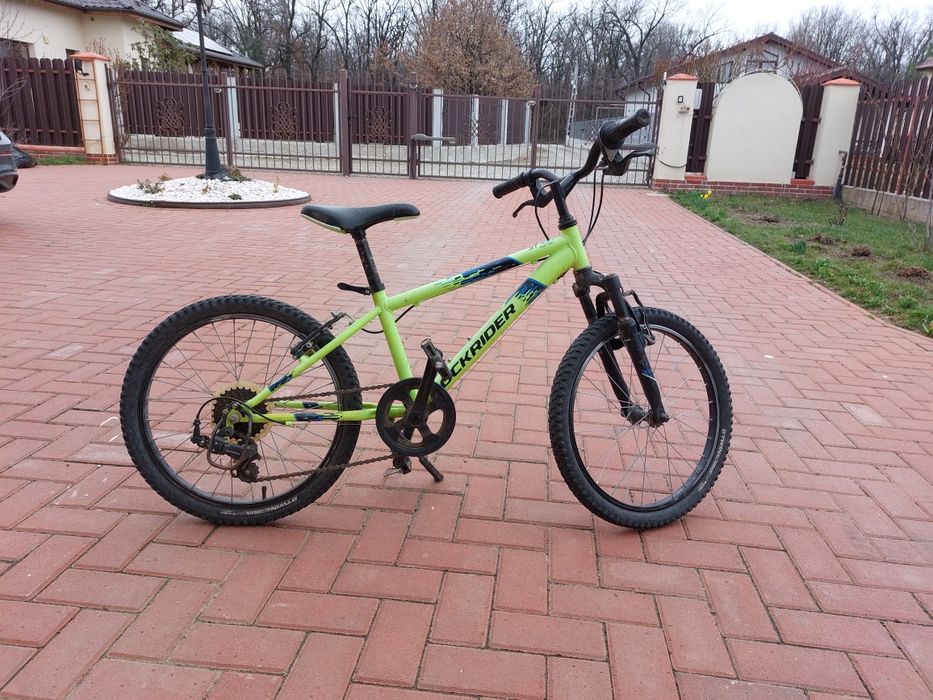Bicicleta ROCKRIDER ST 500
6 viteze roata de 20inch frâne pe tambur.
B