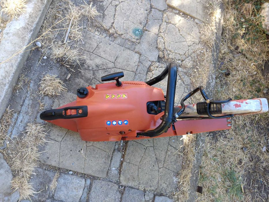 Продавам бензорез Hilti DSH 700-X