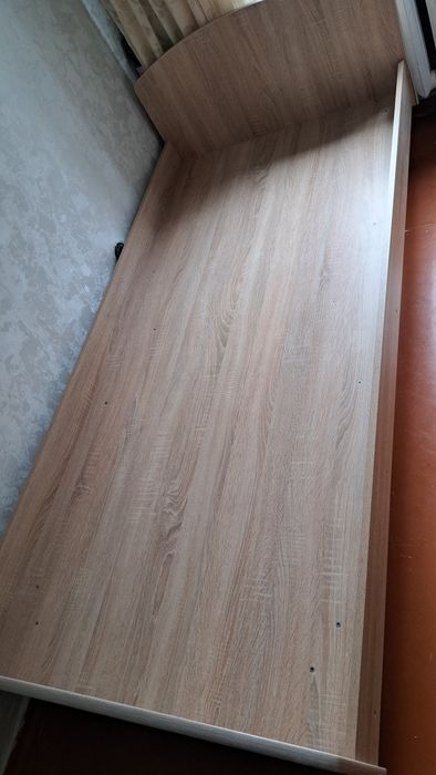 Продам кровать район пл.Ушанова