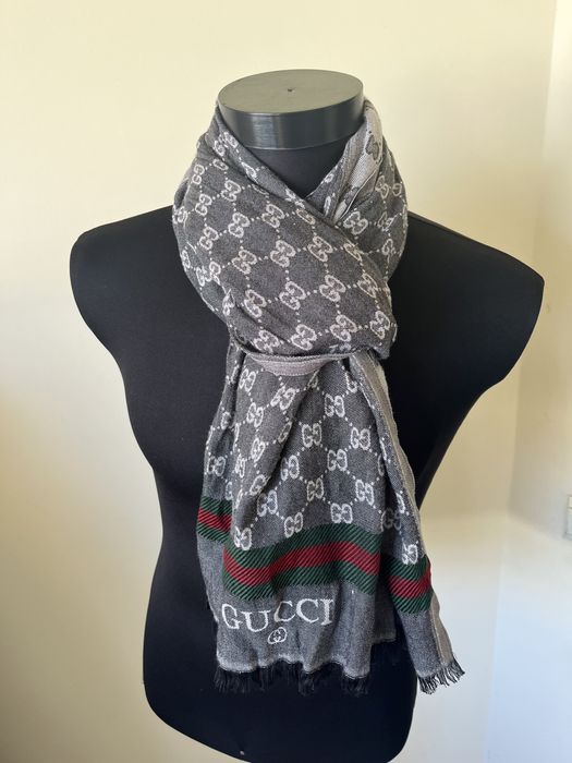 Esarfa Gucci , impecabila