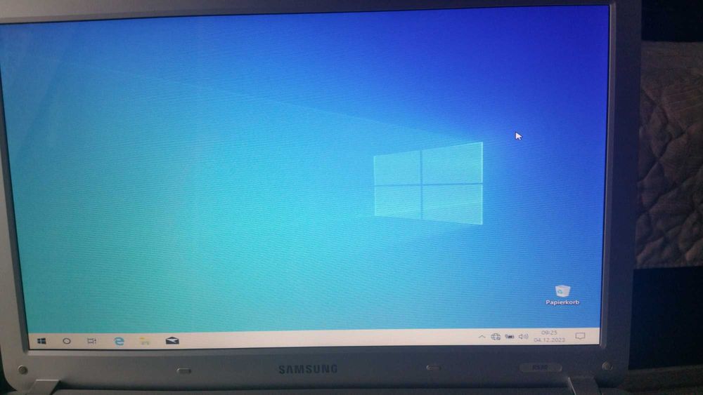 Лаптоп SAMSUNG-15 инча