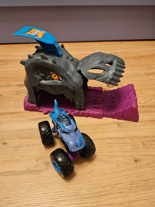 Hot wheels комплект