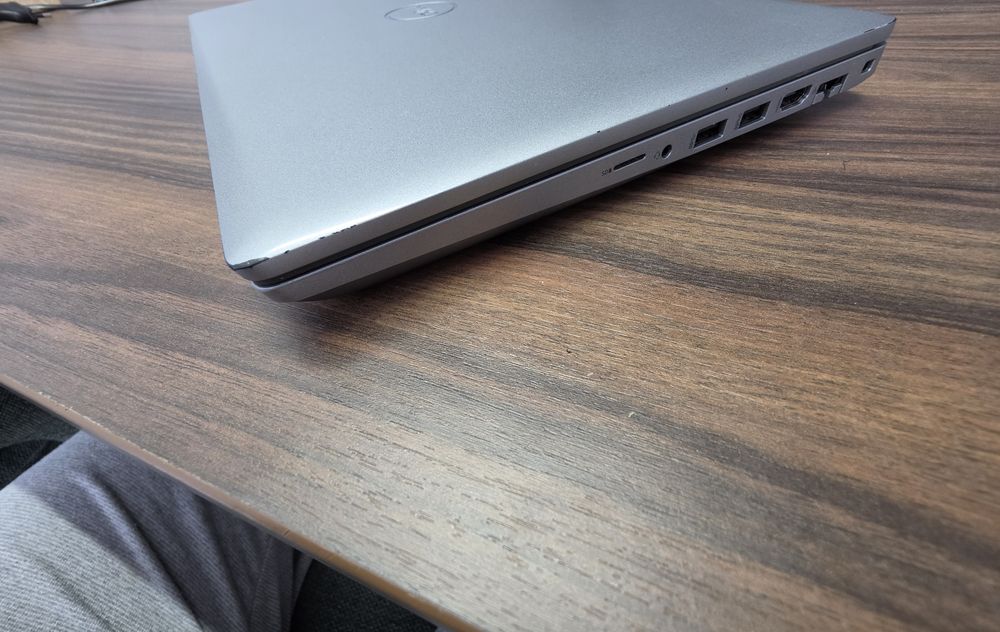 Dell Precision 3561 – Intel Core i9-11950H | 32GB RAM | 512GB SSD | NVIDIA T600 4GB | 15.6" FHD 400 nits 100% sRGB